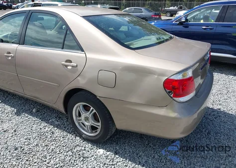 2005 Toyota Camry Le z USA, uszkodzony, nr VIN 4T1BE32K85U080394